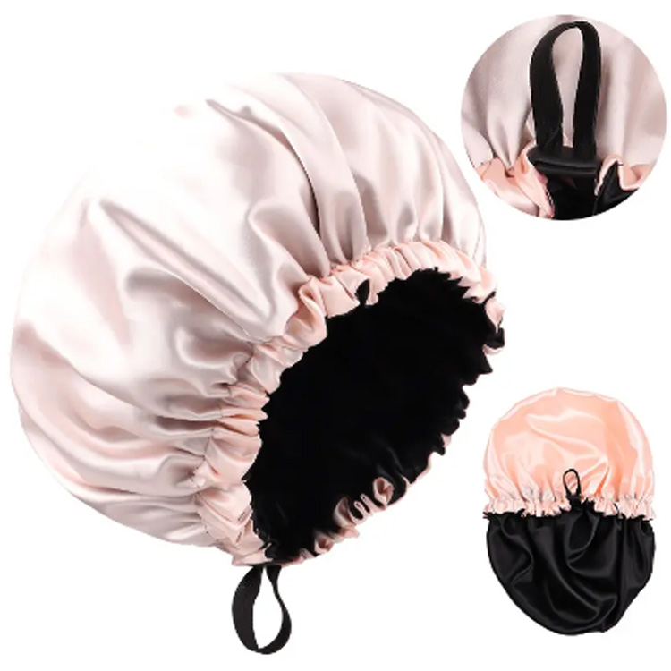 Novifacta duplici iacuit Bonnet mulieres undique imber caps